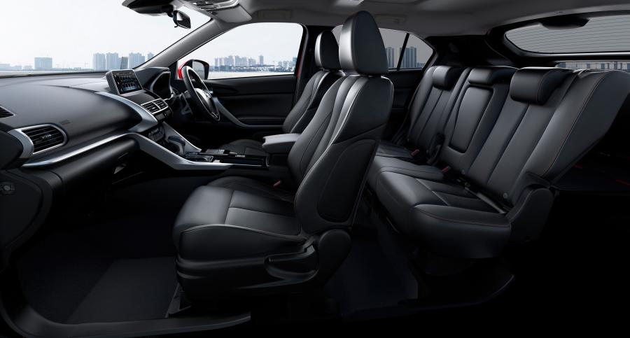 Интерьер Mitsubishi Eclipse Cross 2017 года  (UK) (фото 18 из 18)